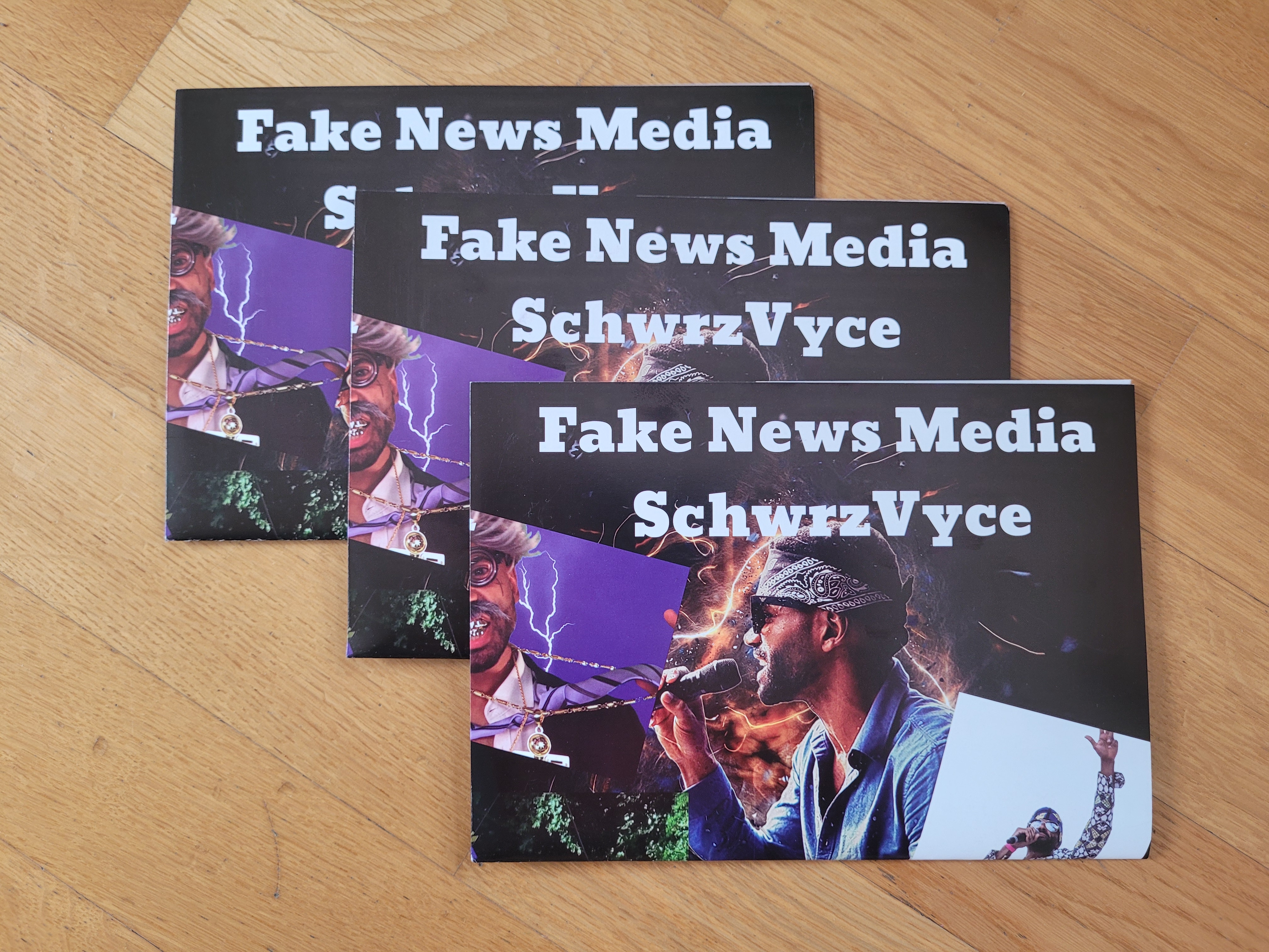 3x Fake News Media (Album) - handsigniert mit Poster 3x Fake News Media (Album) - handsigniert mit Poster